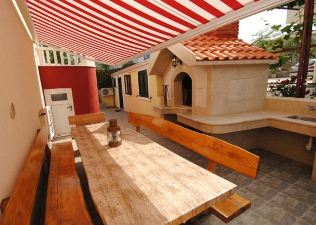Villa Guliver Slatine Exterior foto